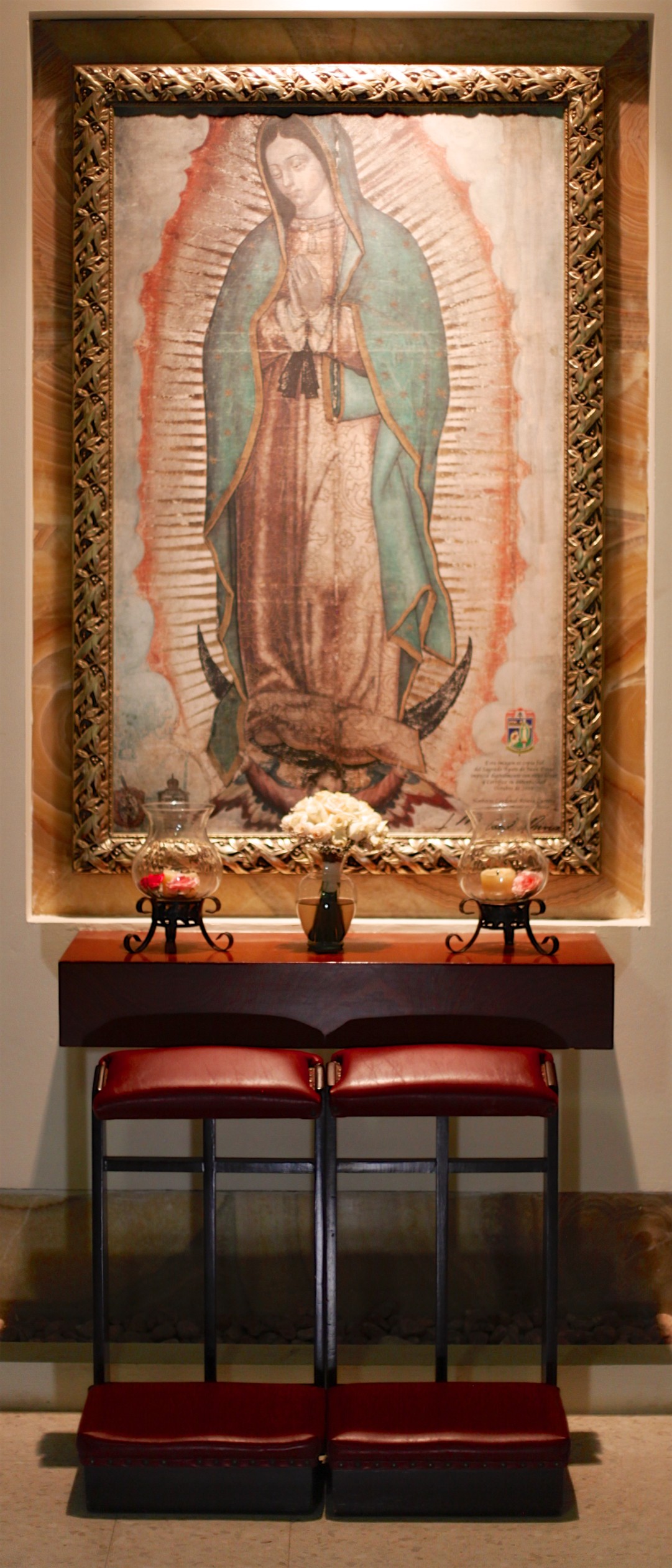 Opciones para rezar el Santo Rosario Online, a trav�s de Facebook o Spotify.